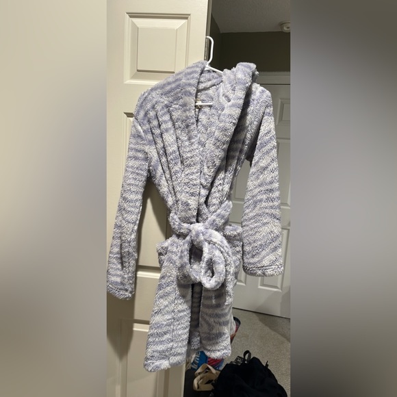 Ugg robe with tags - Picture 2 of 8